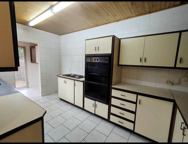 3 BEDROOM TOWNHOUSE FOR SALE IN BRACKENHURST